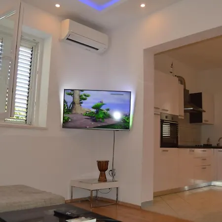 Lipa Mare - With Heated Pool * Solin