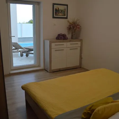 Lipa Mare - With Heated Pool *